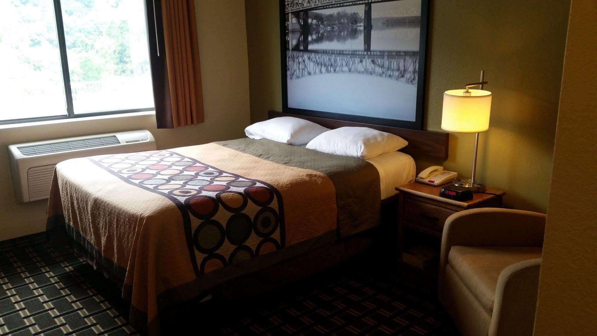 Отель Super 8 By Wyndham Wheeling Wv Экстерьер фото