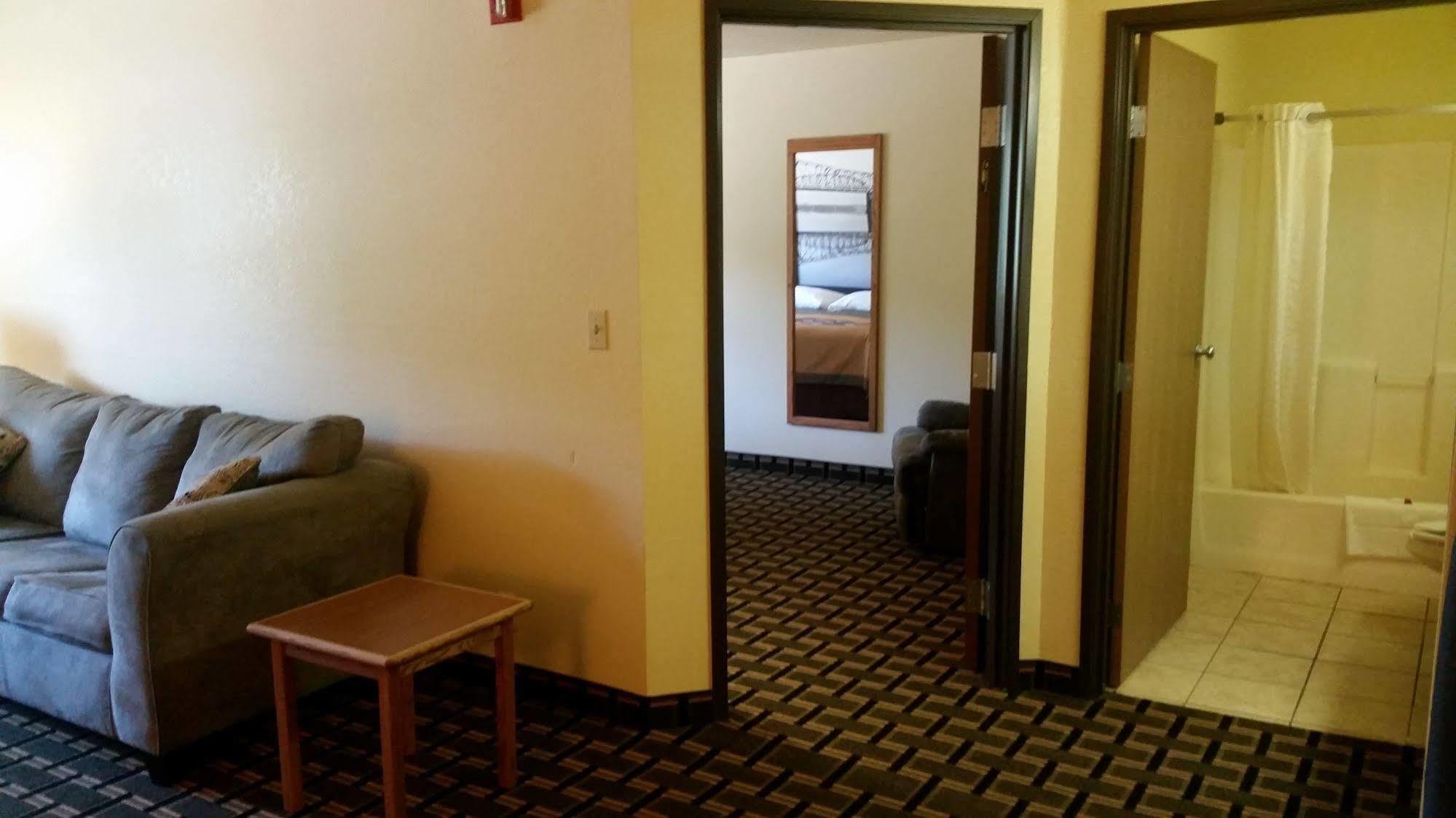 Отель Super 8 By Wyndham Wheeling Wv Экстерьер фото